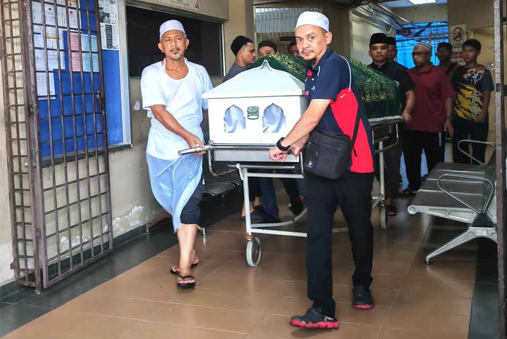 Jenazah Allahyarham dikebumikan di Tanah Perkuburan Islam Senawang