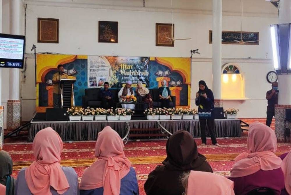 SESI soal jawab berjaya mengubah persepsi sebahagian non-Muslim terhadap tempat suci umat Islam. 