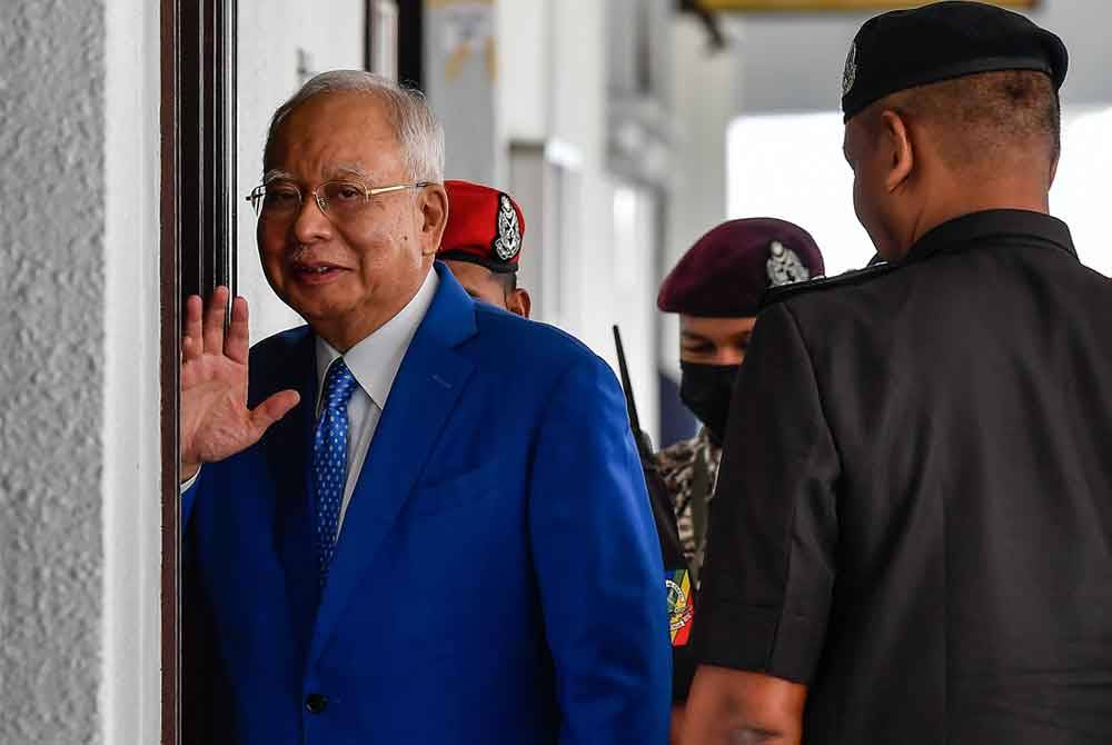 Najib ketika hadir bagi prosiding sambung bicara kes penyelewengan dana 1MDB yang dihadapinya di Mahkamah Tinggi pada Jumaat. Foto Bernama