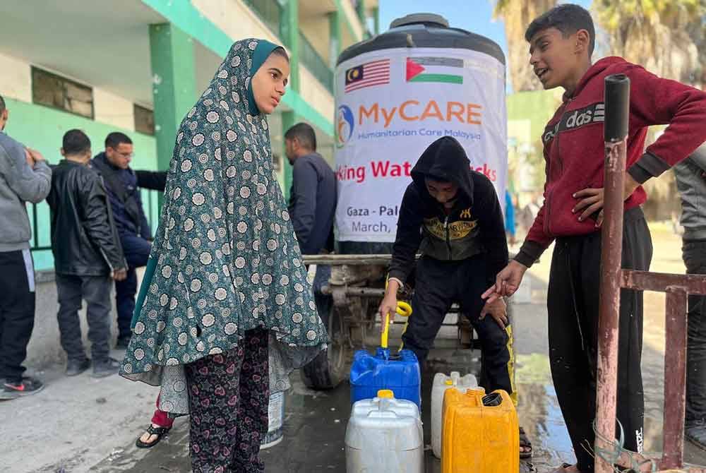 Air bersih disediakan pihak MyCARE hasil sumbangan rakyat Malaysia untuk digunakan di kem-kem pelarian di Gaza untuk Ramadan kali ini.