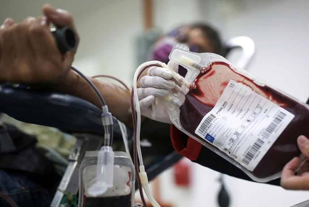 Pusat Darah Negara memerlukan 2,620 individu untuk tampil menderma darah bermula hari ini sehingga Selasa depan bagi menampung keperluan bekalan sebelum 1 Syawal. Gambar fail Bernama