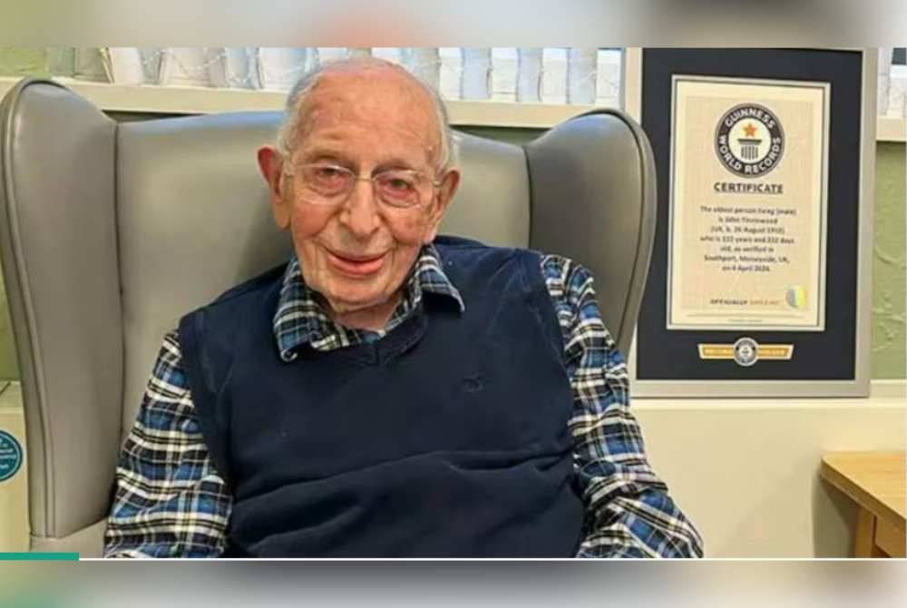 John Alfred Tinniswood lahir di Liverpool pada 26 Ogos 1912 - tahun sama kapal Titanic tenggelam.