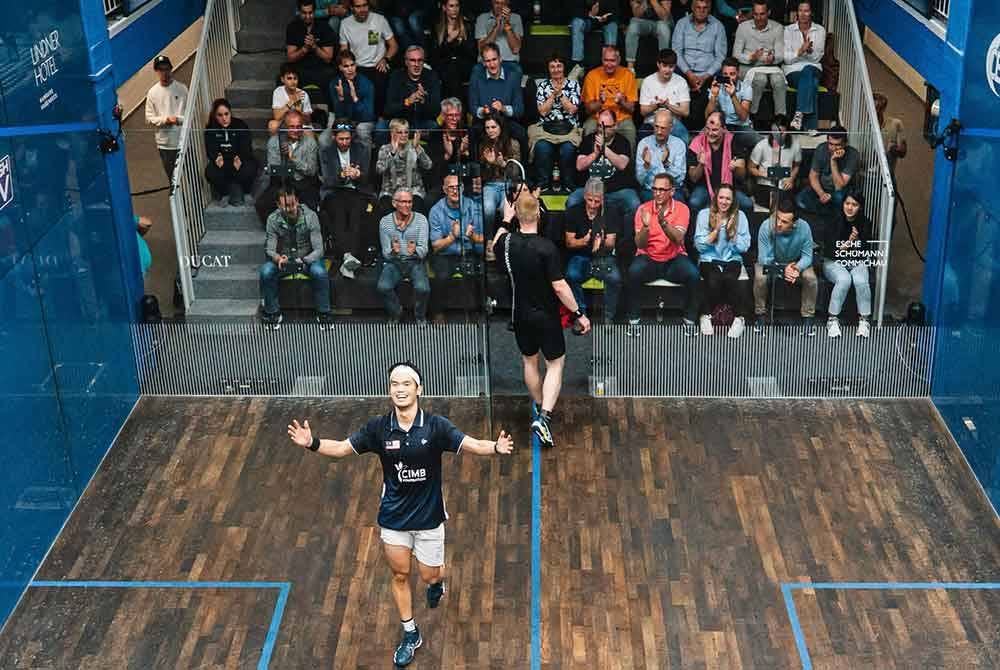 Eain Yow melangkah ke pentas akhir Terbuka Jerman 2024 selepas menumbangkan pilihan utama kejohanan Joel Makin dari Wales dalam aksi mendebarkan selama 73 minit pada perlawanan separuh akhir di Hamburg, Jerman awal pagi tadi waktu Malaysia. Foto FB Squash - PSA World Tour