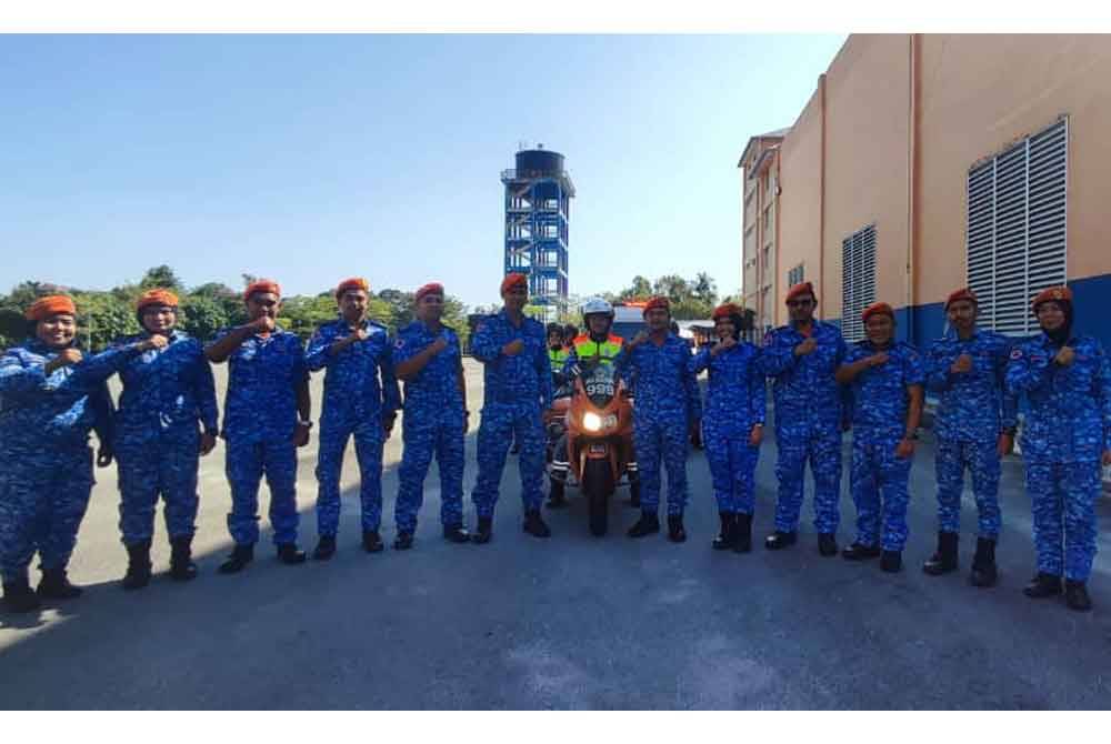 Barisan anggota yang terlibat pada Majlis Flag Off Op Prihatin Sempena Perayaan Aidilfitri 2024 di Kompleks APM Kota Setar pada Ahad.