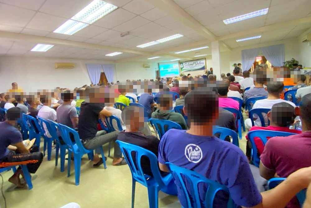 Seramai 142 prospek PPA Machang dibebaskan secara berlesen pada Ahad.