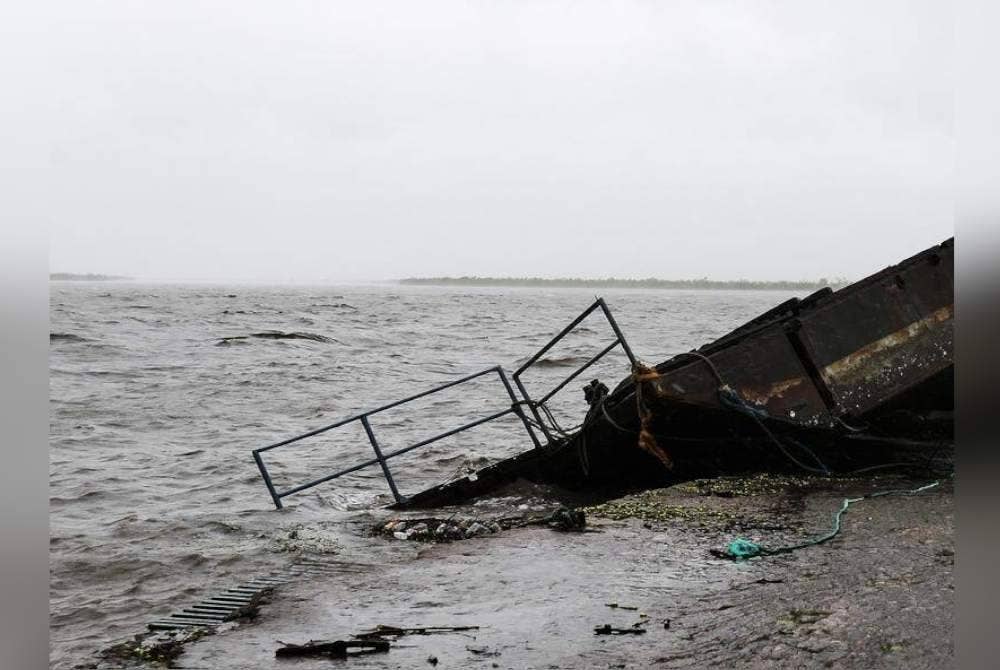 Lebih 90 orang maut selepas sebuah bot penuh sesak terbalik di luar pantai utara Mozambique pada Ahad. Foto Agensi