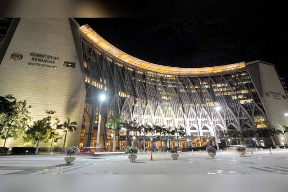 Kerajaan salur Wang Ihsan berjumlah RM172.3 juta kepada Terengganu, RM58.6 juta kepada Kelantan, minggu lepas. Foto Bernama