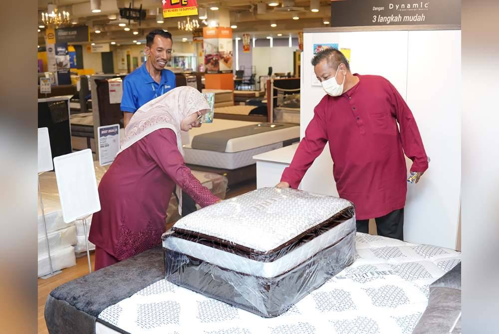 Mydin, Courts tunaikan impian pemenang Rezeki Raya.