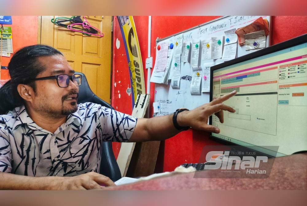 Bazruzaini menunjukkan sistem jualan tiket yang masih belum habis terjual untuk beberapa destinasi utama