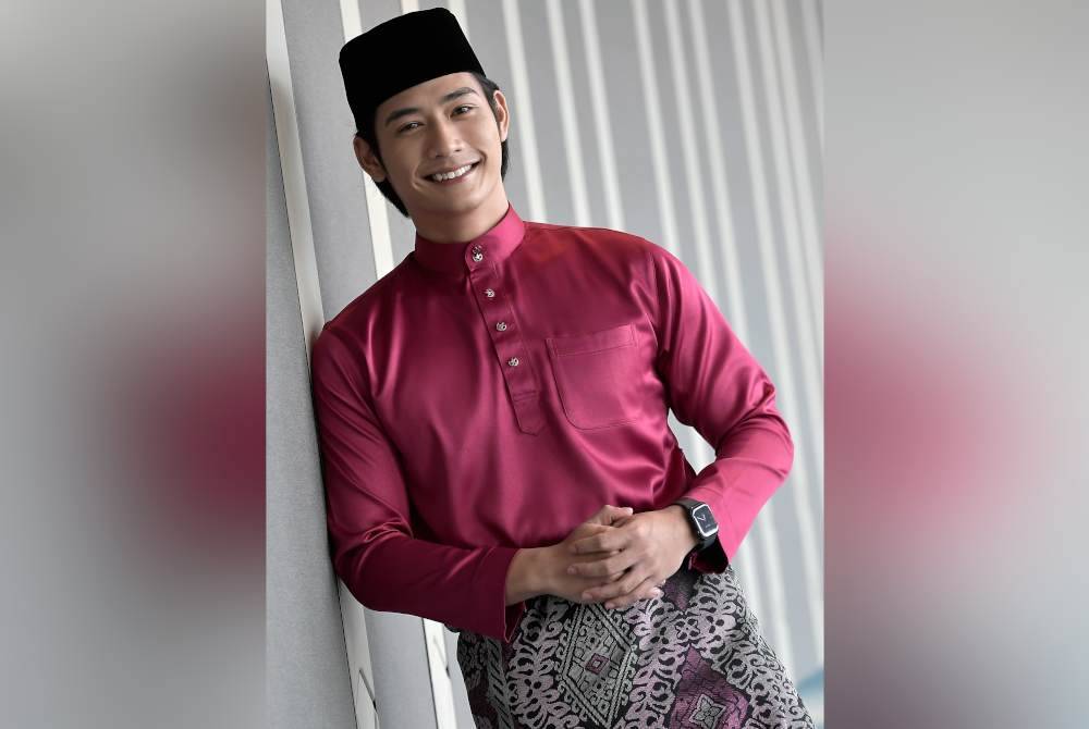 Hun mengambil peluang untuk berehat dan meluangkan masa bersama ibu tercinta pada hari raya pertama sebelum pulang ke Kuching bersama-sama. Foto Azrul Rafie (Astro)