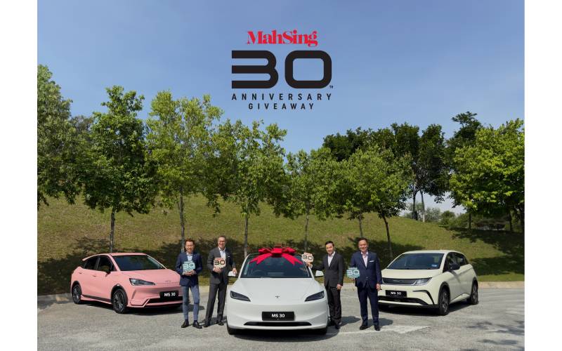 Dari kiri ke kanan: Ketua Pegawai Operasi, Chris Chen Weng Hong; Ketua Pegawai Eksekutif Subsidiari Hartanah, Benjamin Ong; Ketua Pegawai Eksekutif Kumpulan & Pengarah Eksekutif, Dato' Voon Tin Yow dan Ketua Pegawai Eksekutif Subsidiari Hartanah, Yeoh Chee Beng.