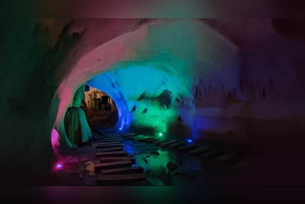 Gua Neon yang menjadi destinasi unik untuk dikunjungi.