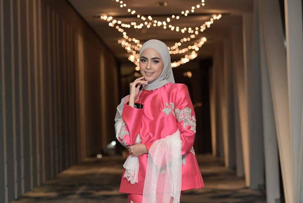 Sempat membuat persiapan pada saat akhir, Erysha pulang ke Kelantan untuk menyambut lebaran bersama keluarga. Foto Azrul Rafie (Astro)