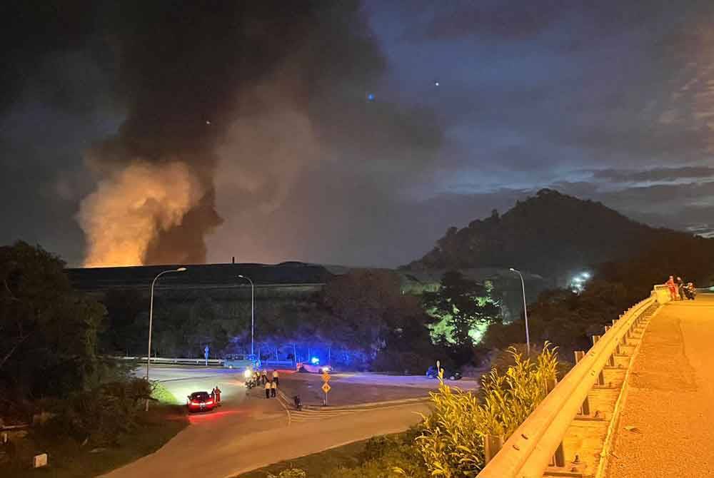 Pusat Kualiti Alam yang terbakar pada petang Jumaat.