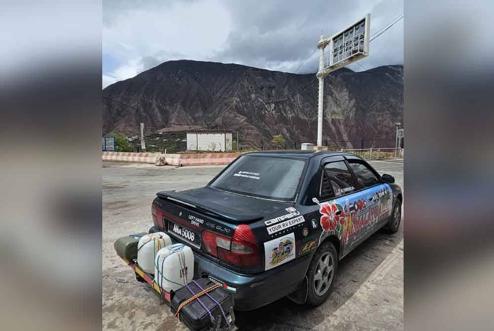 Kenderaan Proton Wira yang diubah suai dengan beberapa kelengkapan.