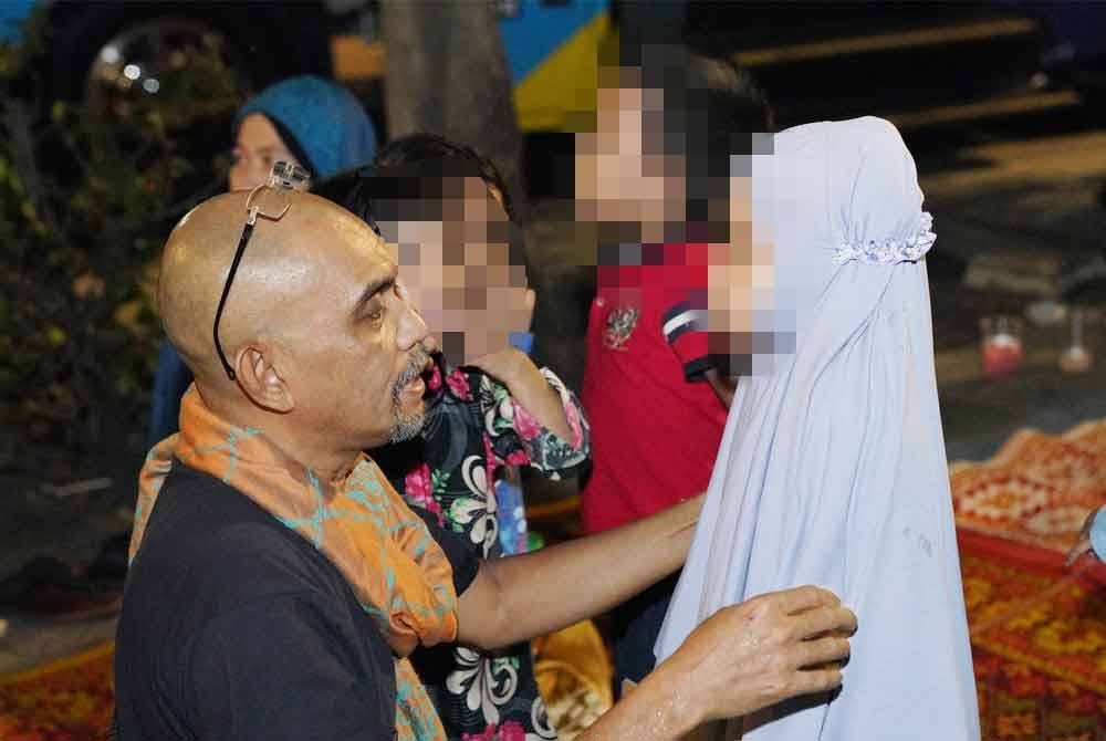 Anak-anak di Chow Kit selesa dengan layanan Abbe Hae yang sudah dianggap seperti ayah mereka.