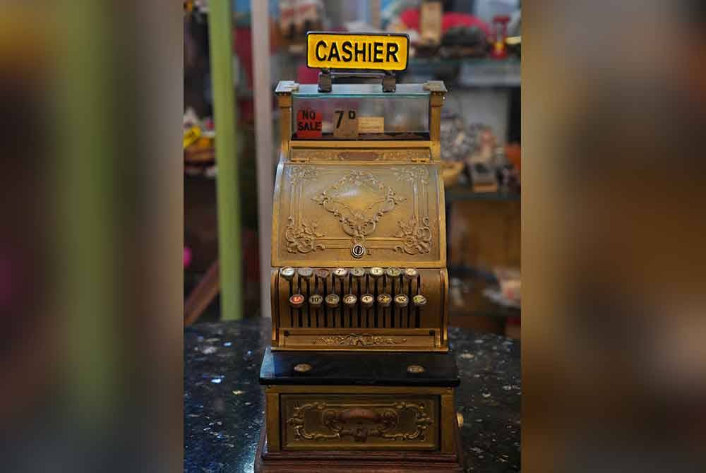 Mesin kira wang yang digunakan pada era 1800 daripada United Kingdom.