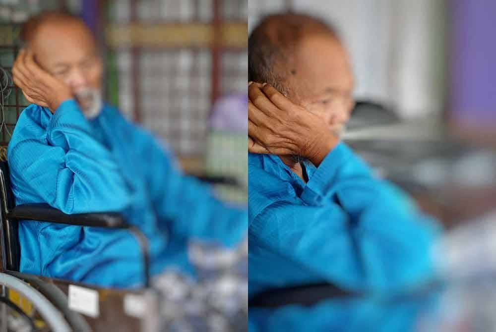 Pak Yen setia menunggu kehadiran anaknya untuk membawa pulang beraya bersama.