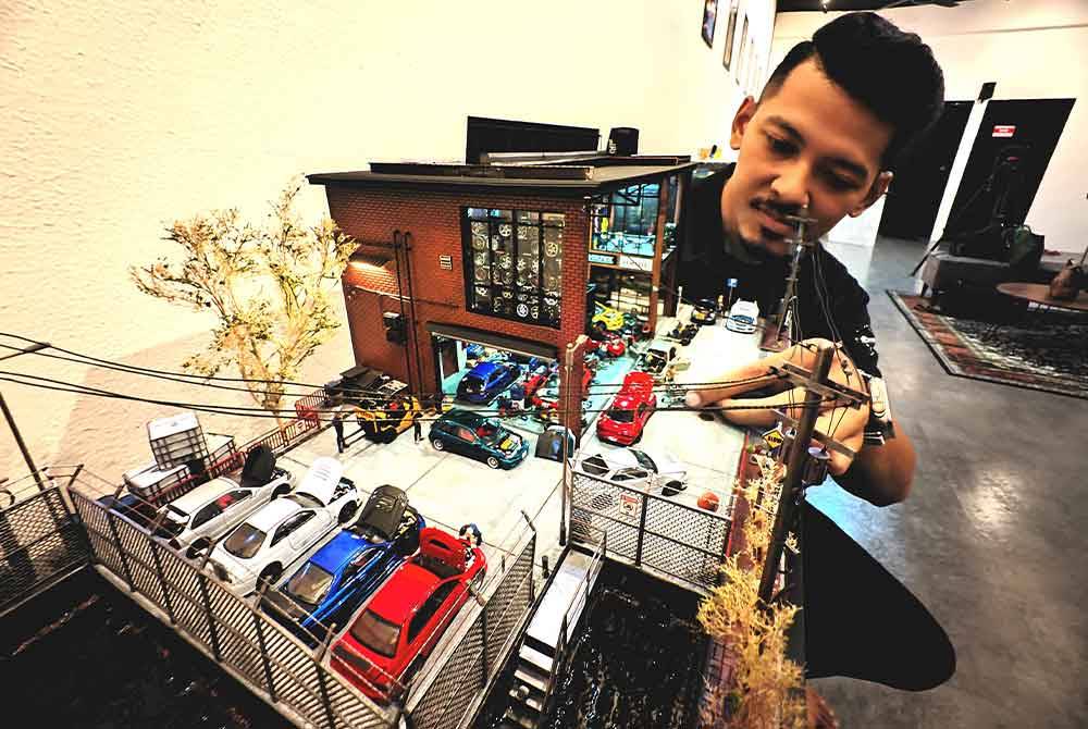Muhammad Sharil berkata menghasilkan sesuatu karya miniatur diorama memerlukan kreativiti dan kesabaran yang tinggi.