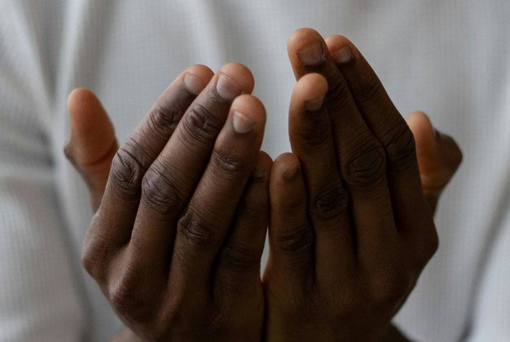 SENTIASA memanjatkan doa kepada ALLAH SWT memohon bantuan untuk bersyukur. Foto Pexels