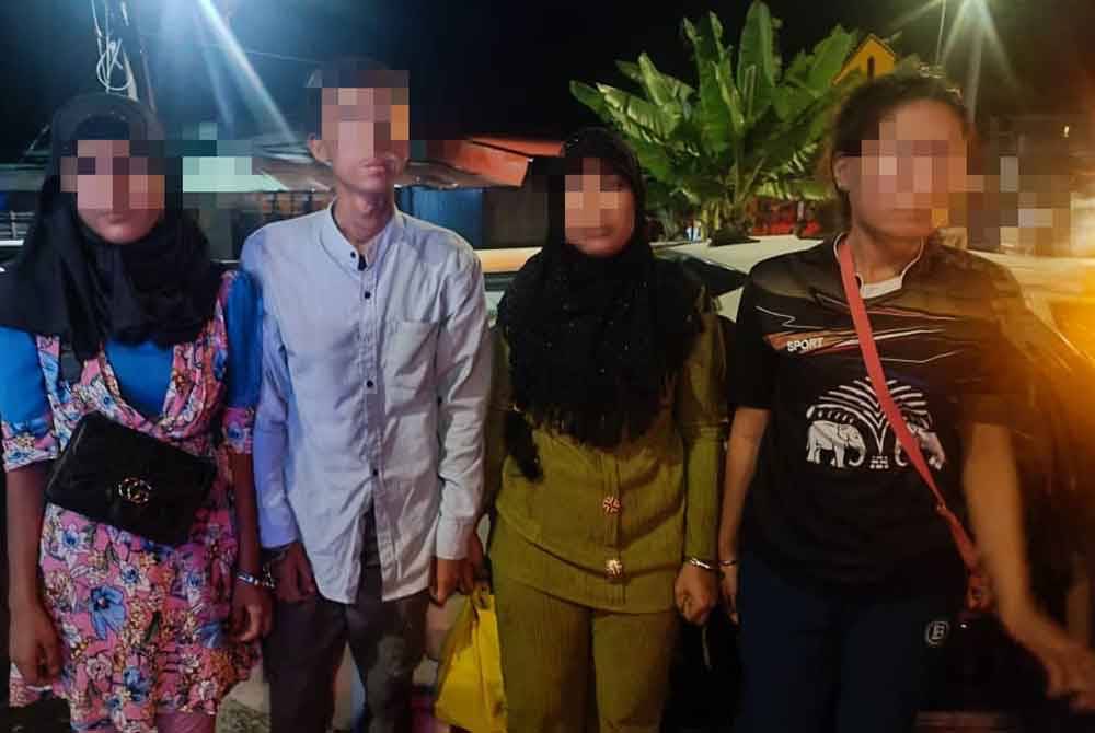 Seorang lelaki dan tiga wanita warga asing berumur 23 hingga 39 tahun tanpa dokumen pengenalan diri ditahan dipercayai dibawa masuk dari Kelantan. Foto PDRM
