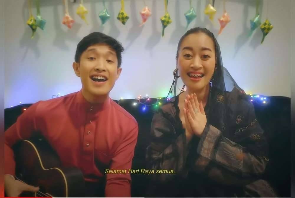 Sebelum ini, lagu raya nyanyian Aisha Retno and Aziz Harun berjudul Ketipak Ketipung Raya turut tular di Indonesia.