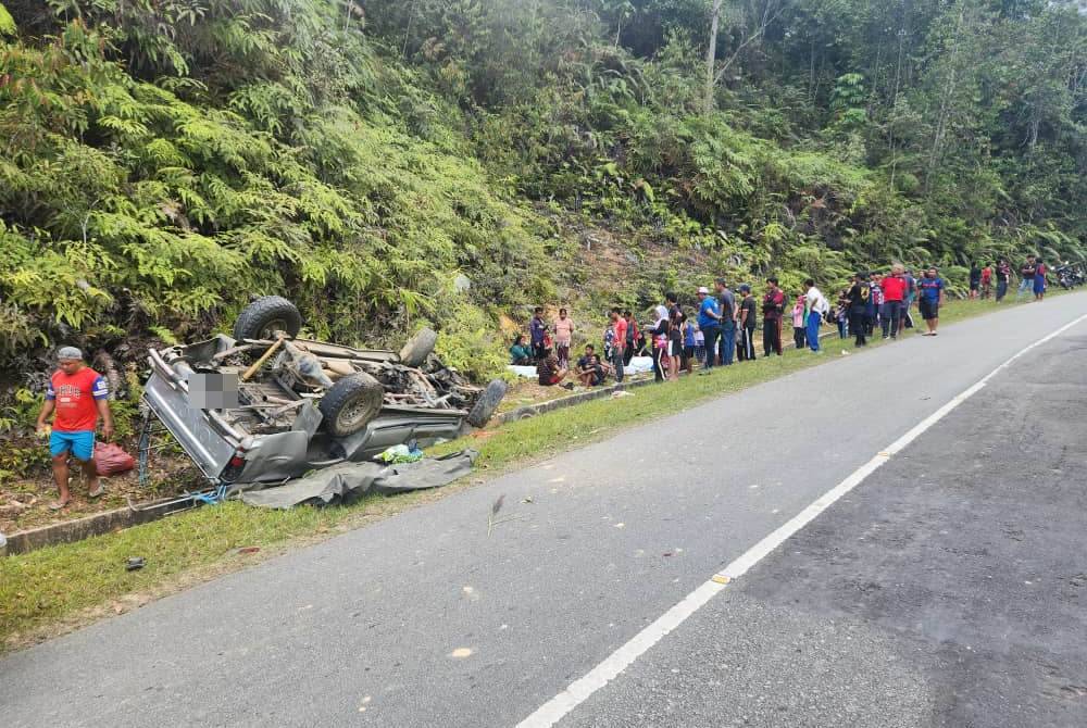Dua maut manakala tiga lagi parah selepas pacuan empat roda yang mereka naiki terbabas di Jalan Kampung Gana, Kota Marudu pada Isnin.