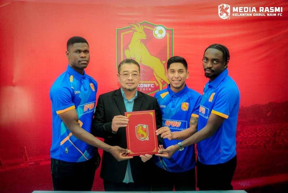 Rozi (dua dari kiri) bersama Chadrack Lukombe Muzungu dari Congo, David Ribera Viana dari Bolivia dan Valdumar Augusto Te dari Guinea. Foto Facebook KDNFC