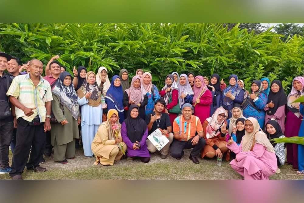 Ladang bunga kantan Saqdam yang terletak di Bangi sentiasa menerima kunjungan daripada orang luar.