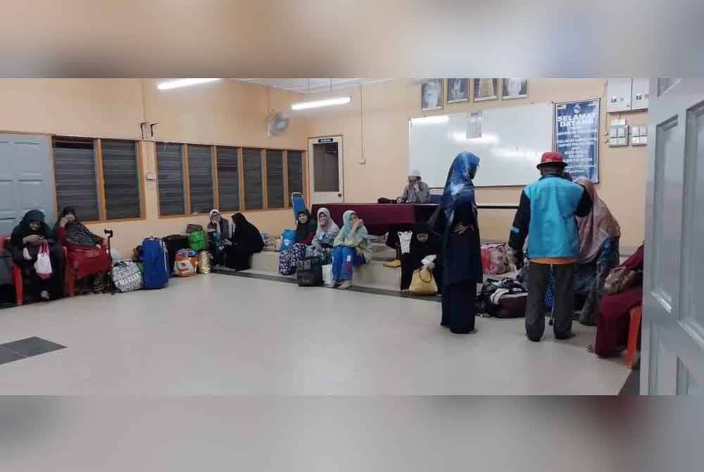 PPS di Balai Raya Permatang Pasir di Port Dickson dibuka. Foto Facebook Jabatan Bomba dan Penyelamat Malaysia.