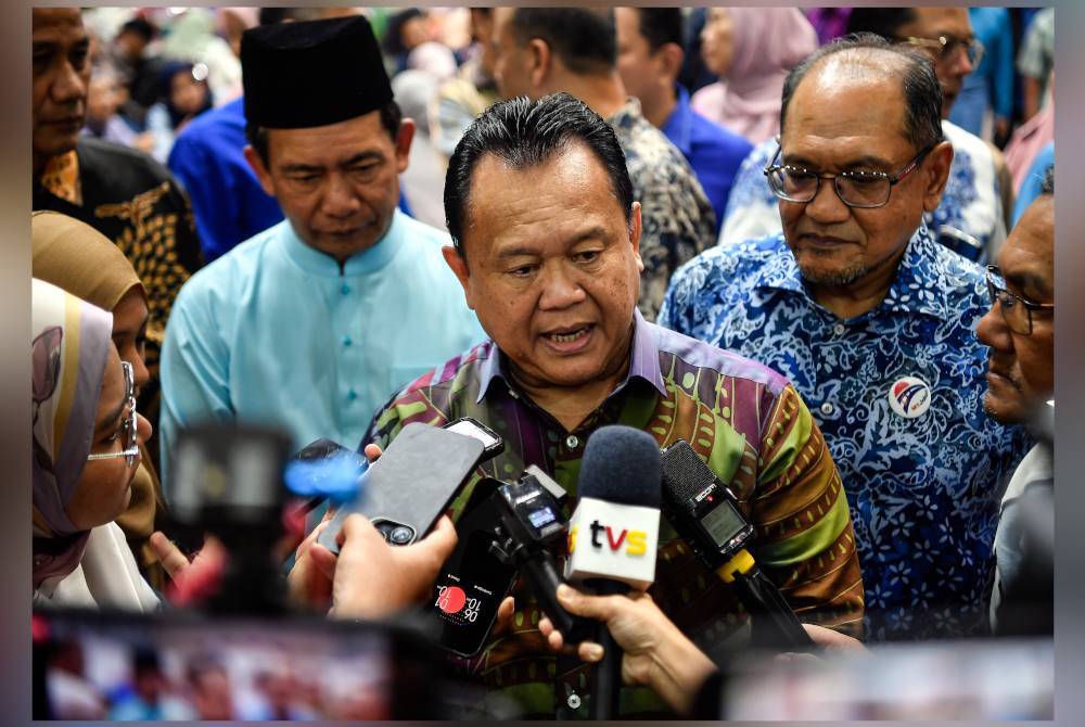 Nanta (tengah) ketika sidang media selepas Majlis Interaksi dan Sambutan Aidilfitri CIDB Malaysia dan anak syarikat bersama industri di Pusat Konvensyen CIDB. Foto Bernama