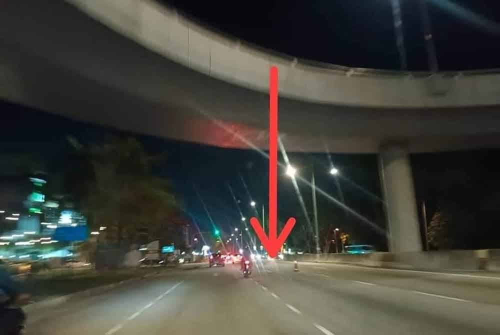 Mangsa meninggal dunia selepas terjatuh dari jejambat di Jalan Sultan Azlan Shah, Bayan Lepas pada Khamis.