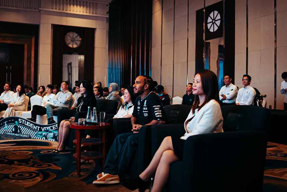 Pasukan yang menang diberi peluang untuk terlibat dalam dialog untuk berkongsi idea transformasi mereka bersama Hamilton.