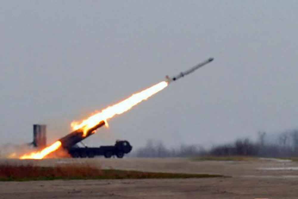 Korea Utara melakukan ujian kuasa 'muncung perang luar biasa besar' untuk peluru berpandu krus strategik dan mengadakan ujian tembakan peluru berpandu antipesawat baharu minggu ini. Foto Agensi