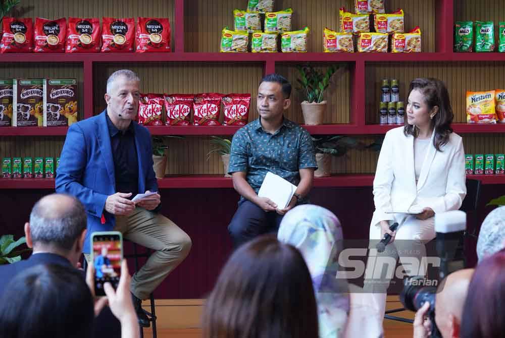 Juan Aranols bersama Amirrul Hafiz ketika sesi bersama pihak media pada Isnin. Foto Sinar Harian-Mohd Halim Abdul Wahid