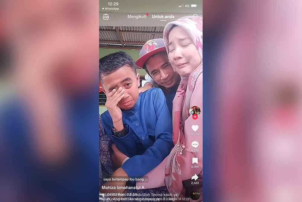Keluarga peluk anak raih 8A UPKK buat ramai terharu.