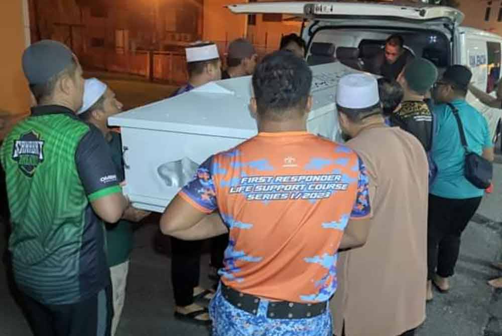 Jenazah Allahyarham Muhammad Afiq Ammar dikebumikan di Kampung halamannya di Pulau Pinang. Foto ihsan APM