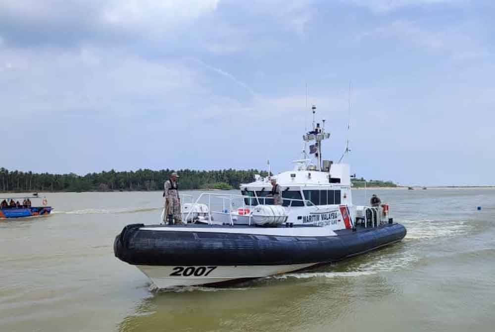 Maritim Malaysia Kelantan semasa operasi menyelamatkan Muhamad Nursyarif.