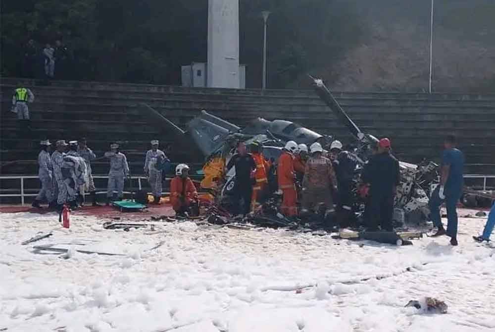 Helikopter HOM-AW139 terhempas di tangga Stadium TLDM Lumut pada Selasa.