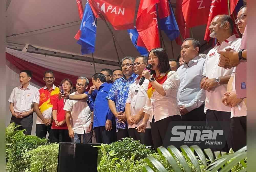 Pang Sock Tao ketika menyampaikan ucapan selepas diumumkan sebagai calon Kerajaan Perpaduan PRK DUN Kuala Kubu Baharu.