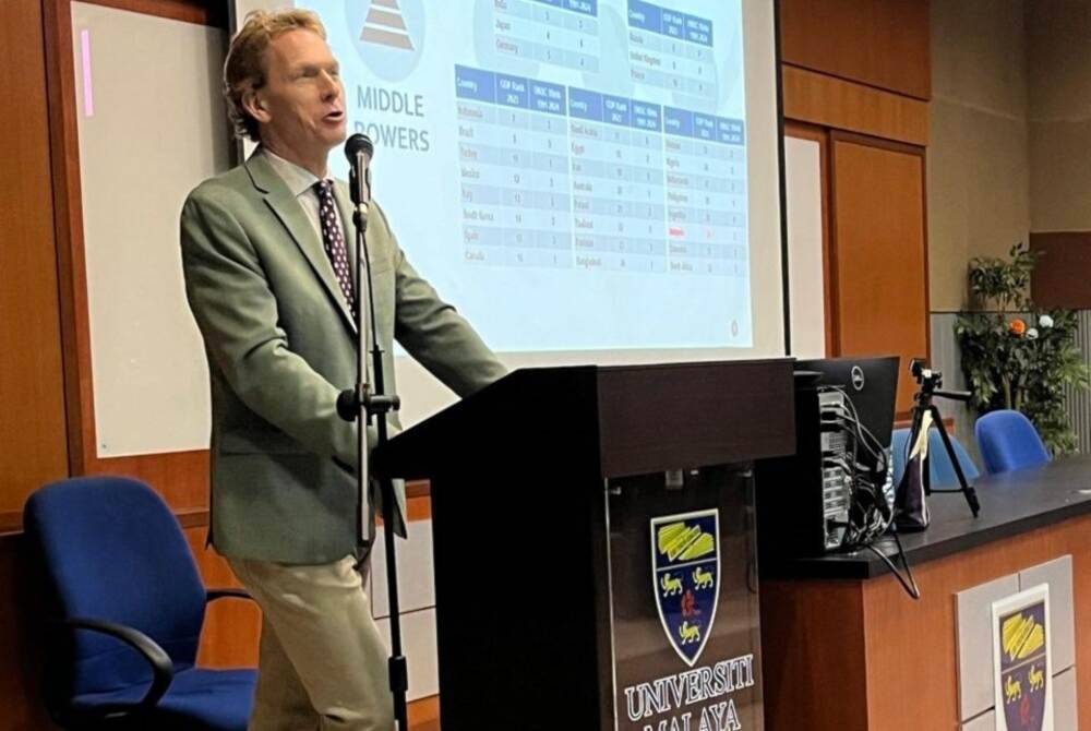 Pensyarah warga Amerika Syarikat (AS), Profesor Bruce Gilley dalam satu program di Universiti Malaya (UM) baru-baru ini
