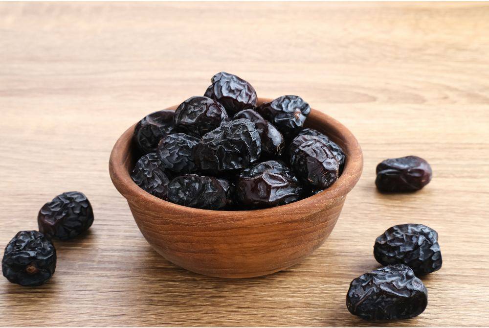 KURMA mengandungi khasiat yang tinggi dan kajian mendapati ia mengandungi zat nutrien yang hampir sempurna dengan komposisi yang seimbang walaupun dalam jumlah sedikit. Foto Canva