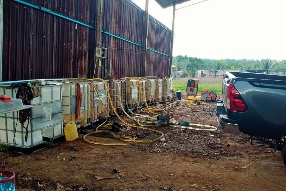 KPDN Kedah rampas 6,900 diesel bersubsidi di stor tidak bernombor di Napoh, di sini, pada Khamis.