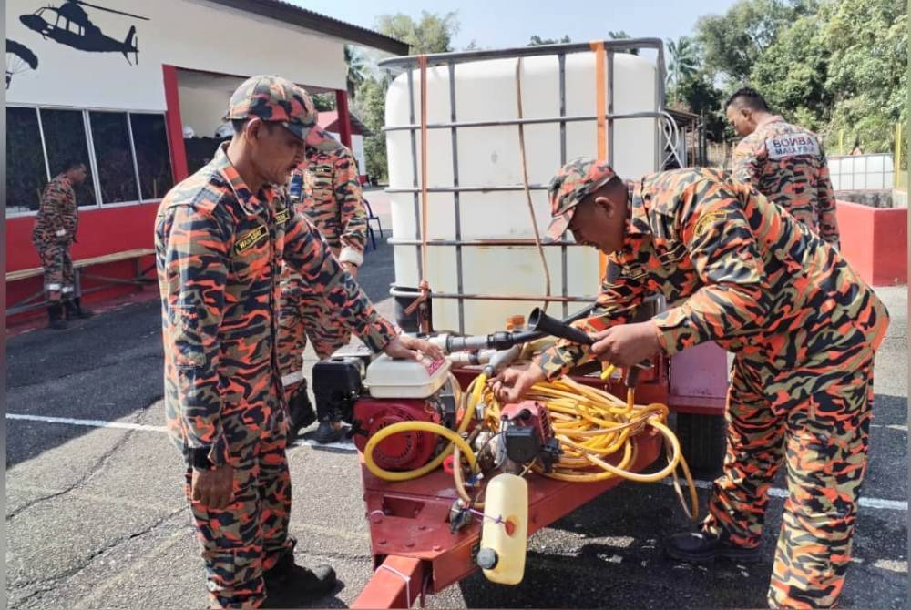 'Mini water trailer' menggunakan tangki air berkapasiti 1,000 liter dengan gabungan mesin pam berkapasiti tinggi bersama pam tekanan tinggi bagi menghasilkan pancutan air mengikut kesesuaian keadaan.
