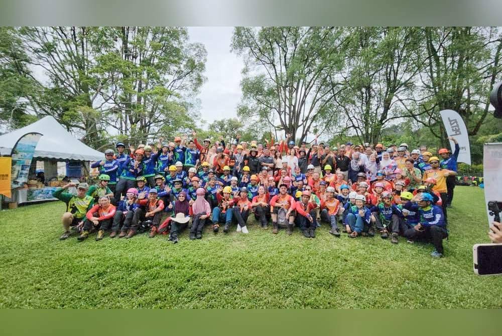 Yu man bersama 51 peserta daripada sembilan negara yang terlibat dalam
Kejohanan Memanjat Pokok Asia- Pasifik 2024 (APTCC) yang diadakan Kelab Golf Diraja Pahang pada Jumaat.