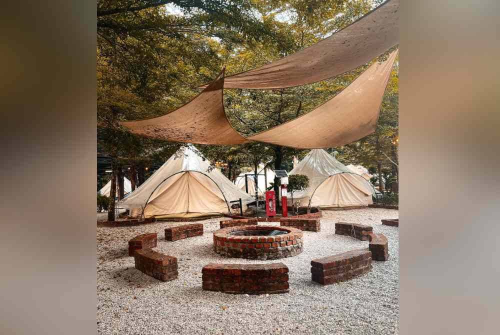 
Fasiliti barbeku turut disediakan untuk pengunjung.