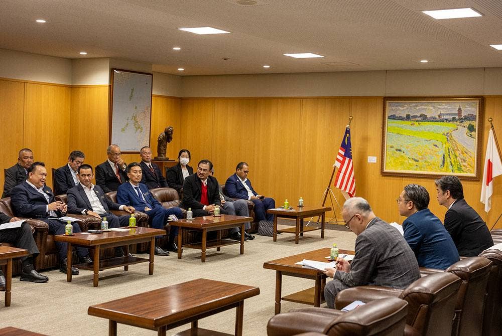 Delegasi KKR, JKR, CIDB dan LLM ketika mengadakan pertemuan di Nagasaki, Jepun pada Jumaat.