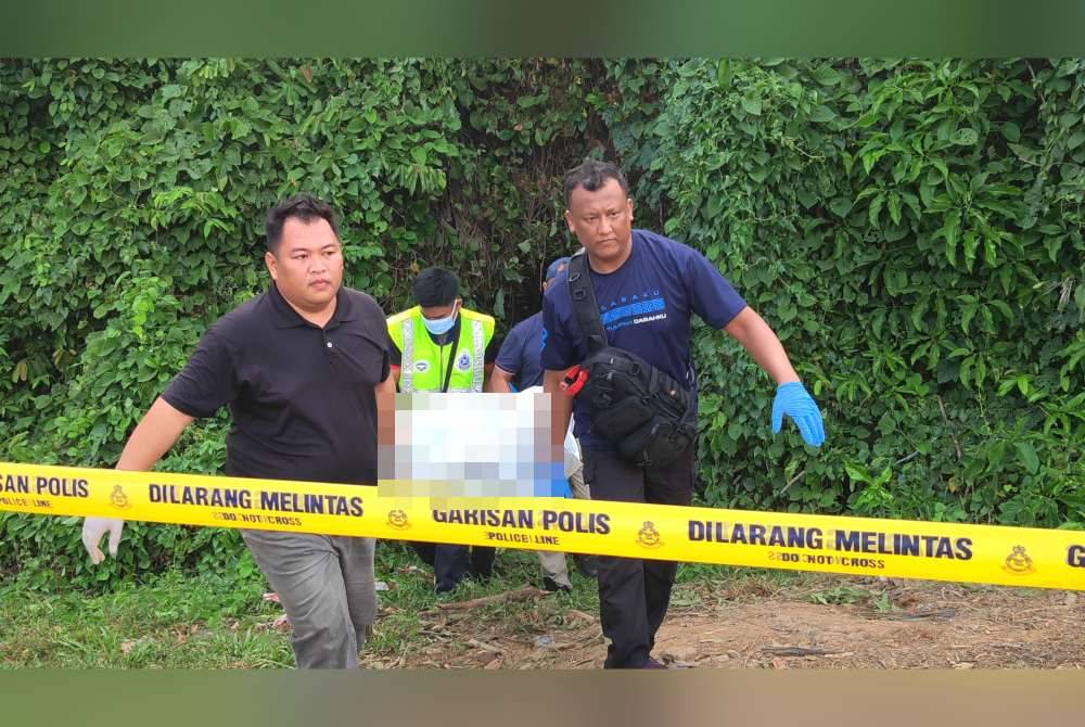 Mayat lelaki bertatu yang sudah reput ditemukan di Sungai Linggi di Jalan Paroi Senawang berhampiran sebuah stesen minyak