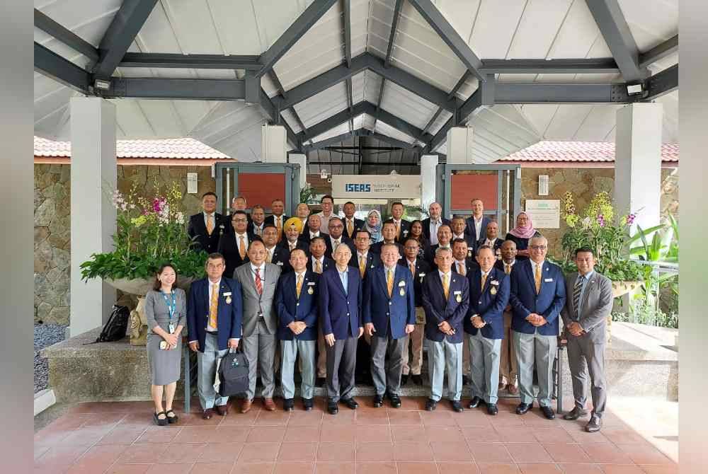 NRC turut mengunjungi Institut Yusof Ishak.