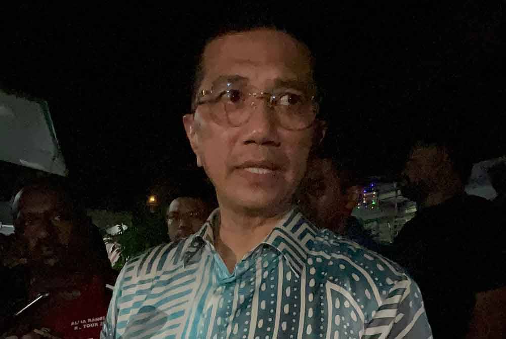 Azmin ketika ditemui selepas ceramah di Batu 30 di Hulu Yam pada lewat malam Sabtu.